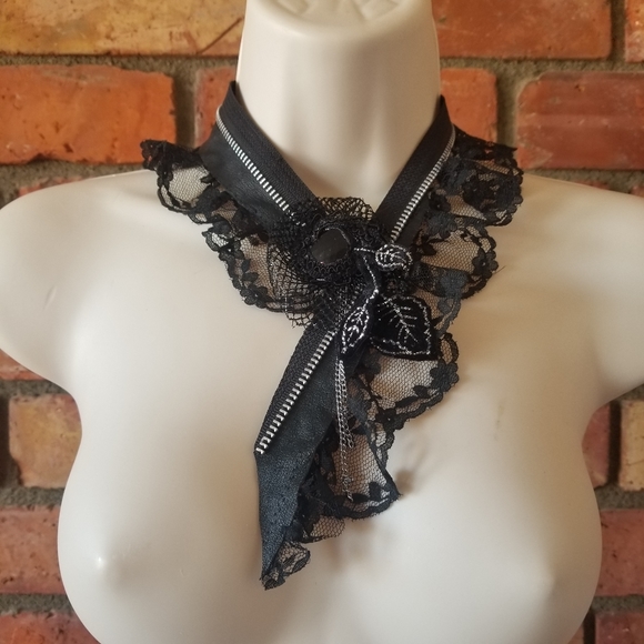 Collar - Picture 2 of 3